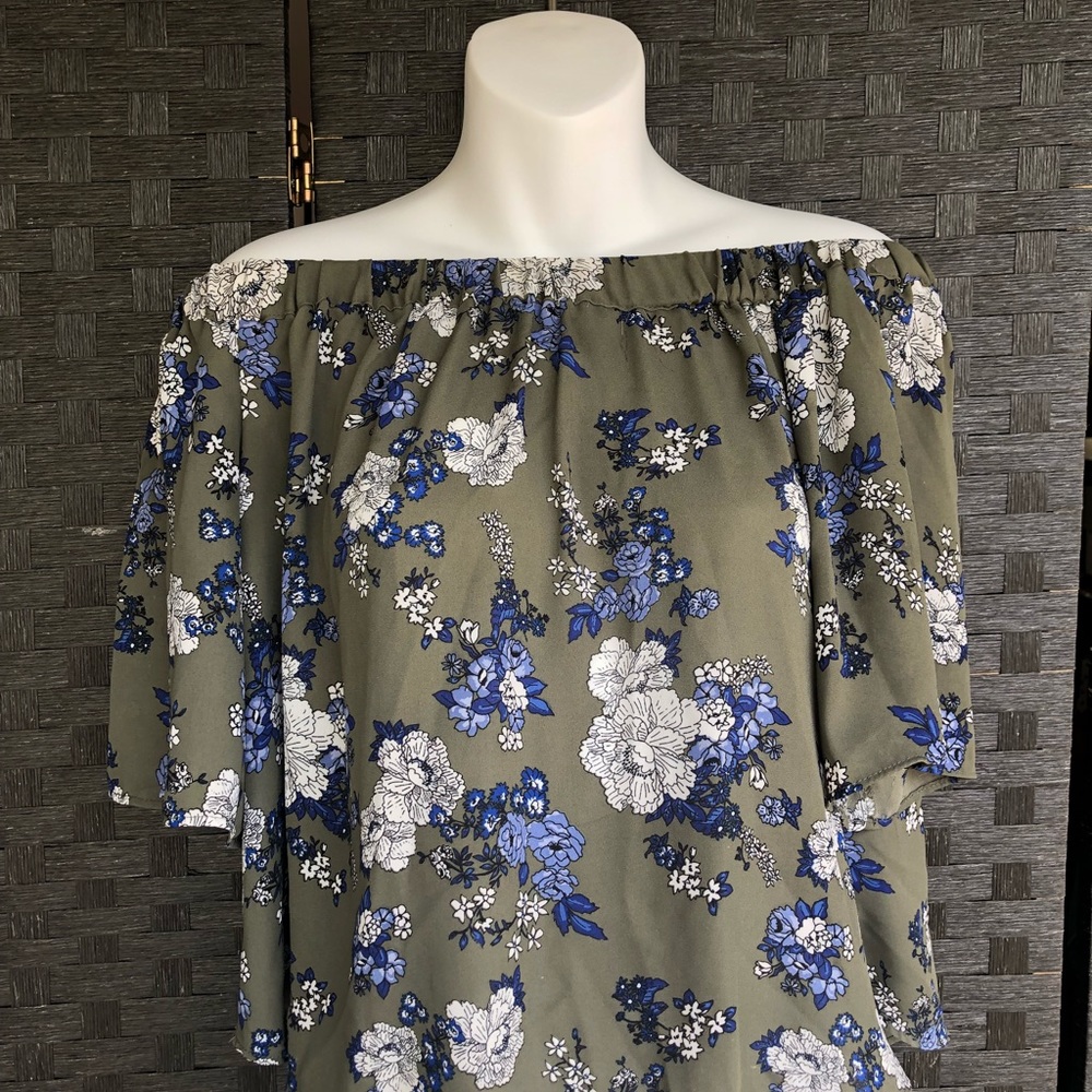 Off The Shoulder Floral Blouse - Picture 2 of 7